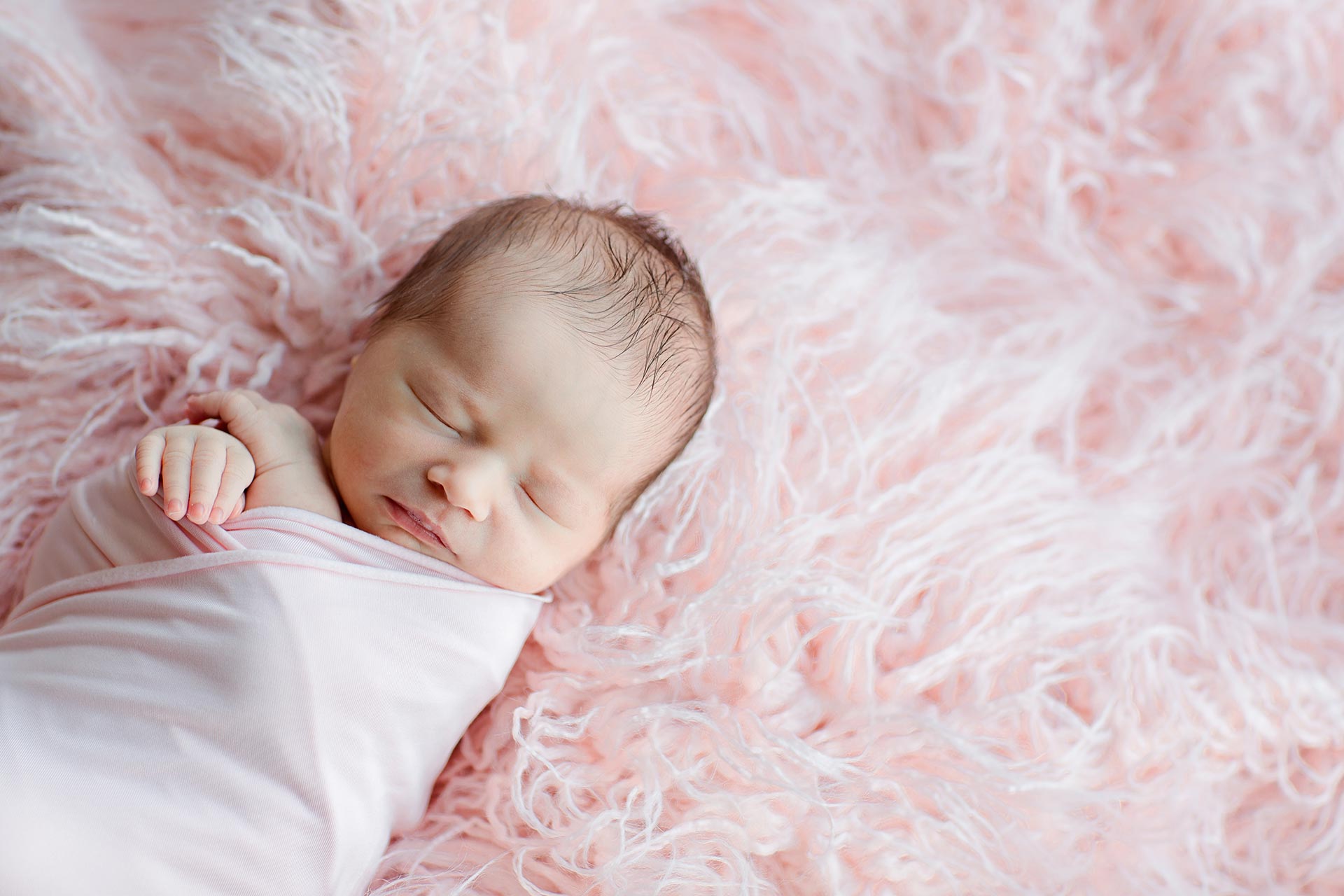 newborn-pinkblanket-01
