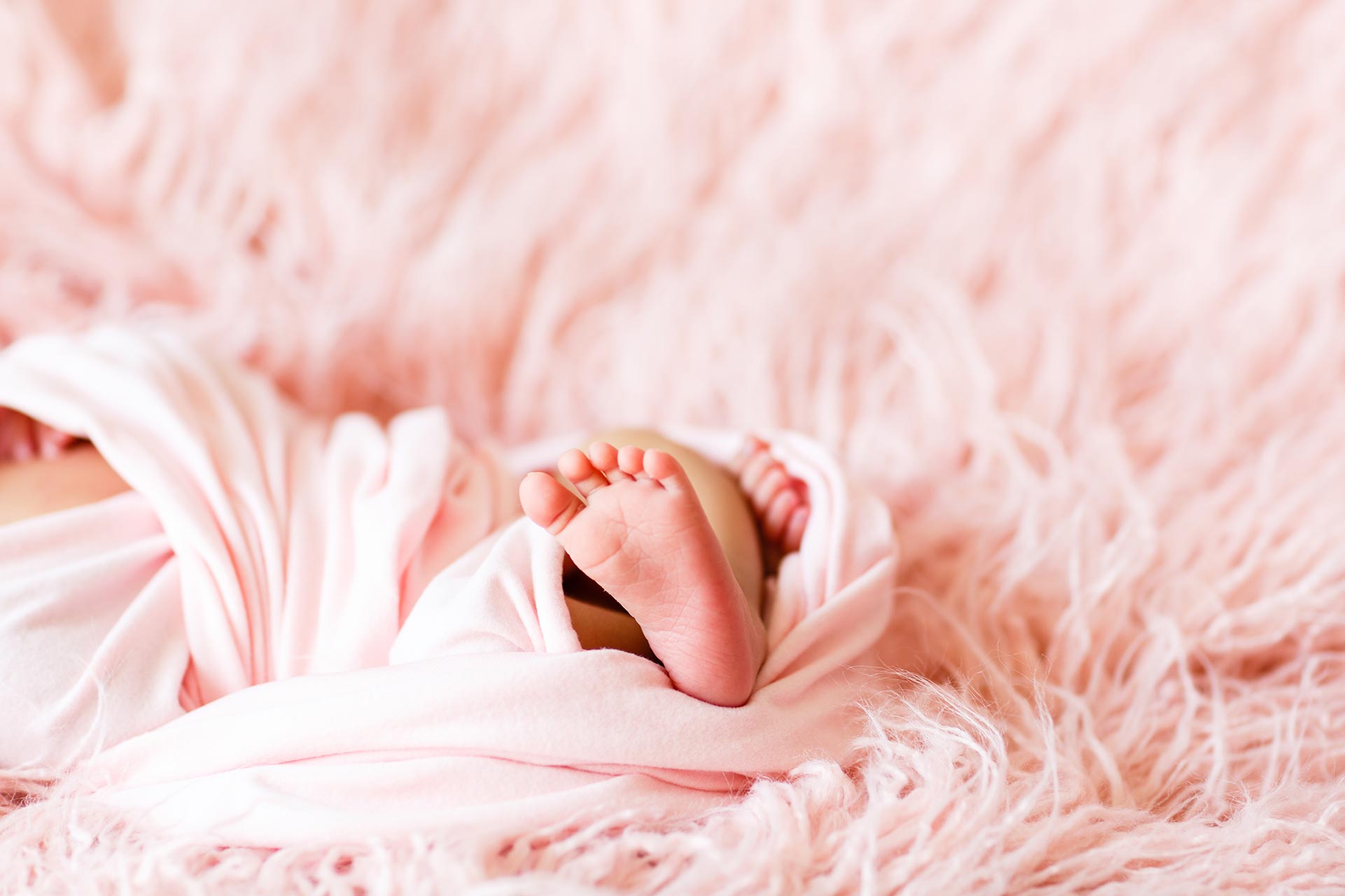 newborn-pinkblanket-05