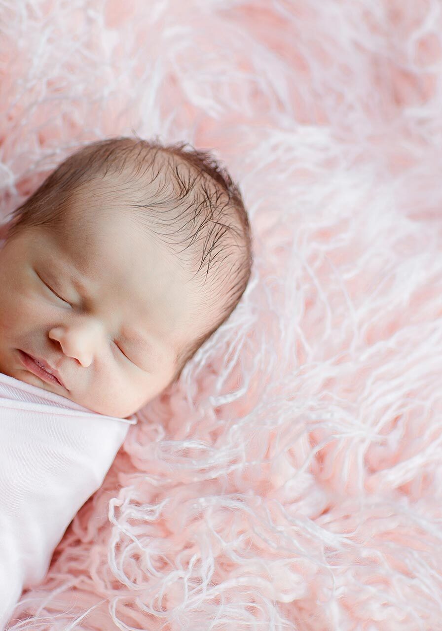 newborn-pinkblanket-01
